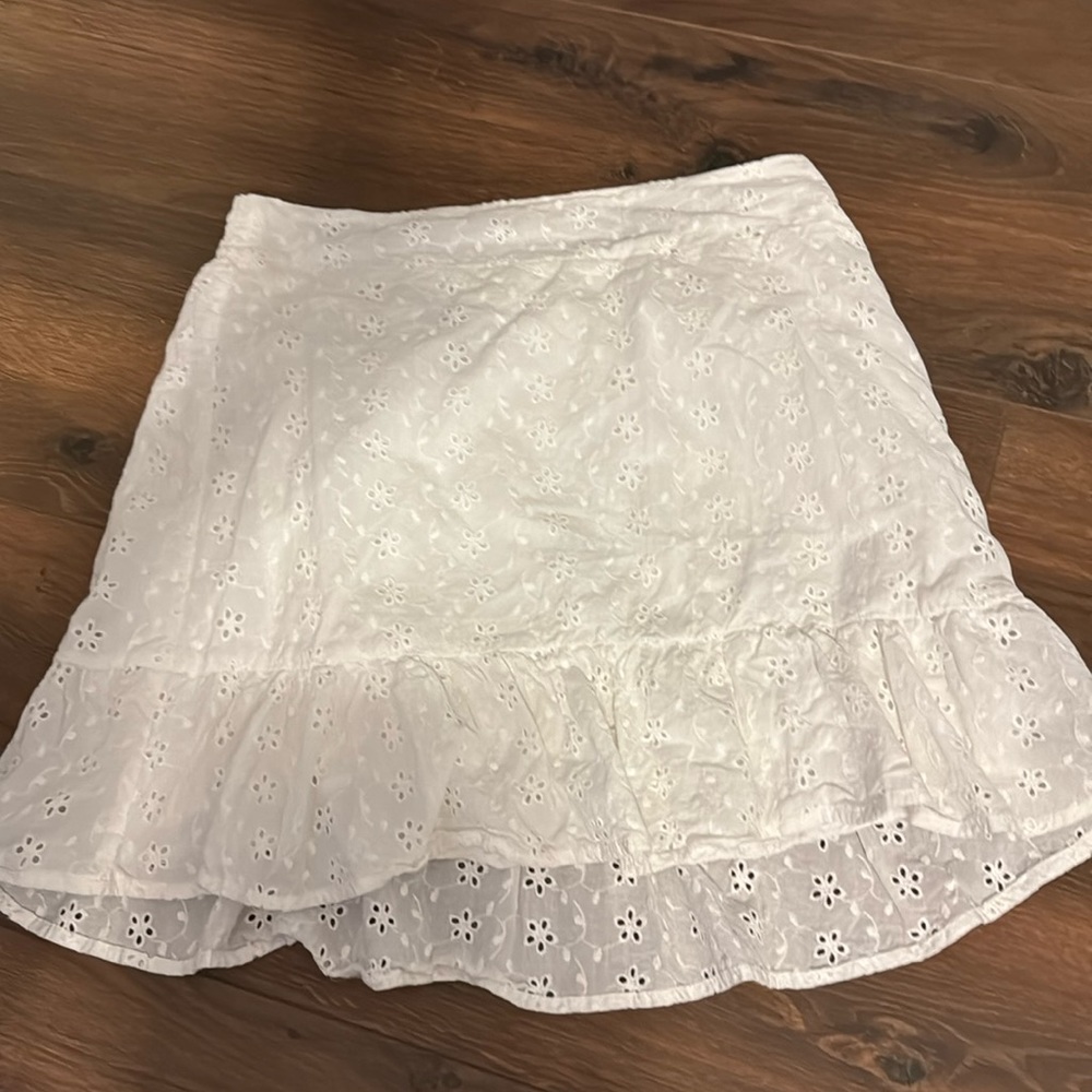 White lace mini skirt